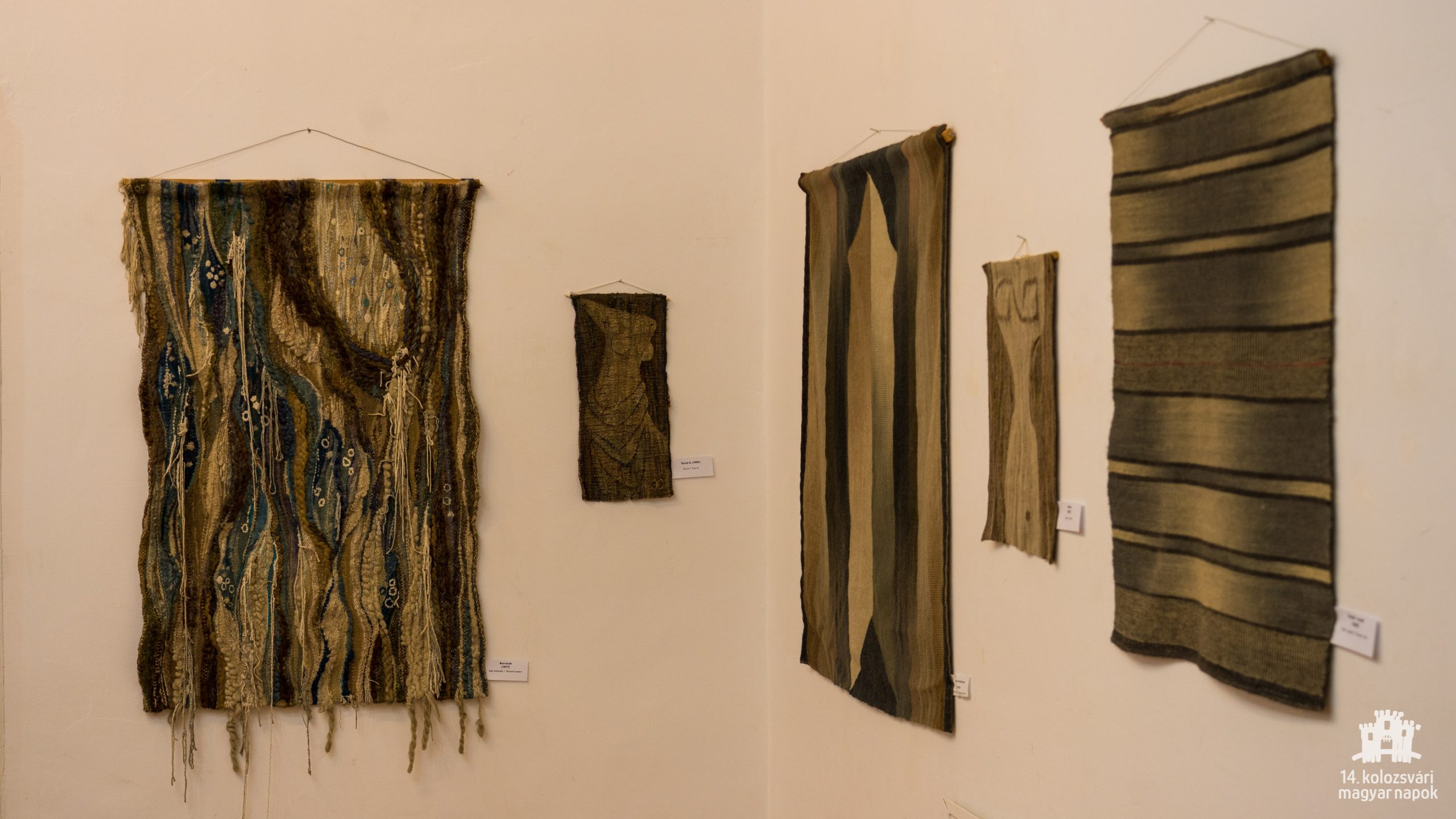 Interpretarea liniștii – Vernisajul bilingv al expoziției comemorative de tapiserii, Gazdáné Olosz Ella